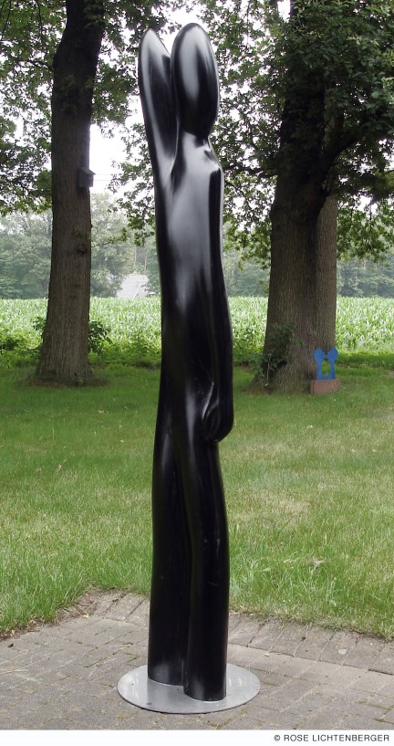 Abbildung: Schwarze große Figur